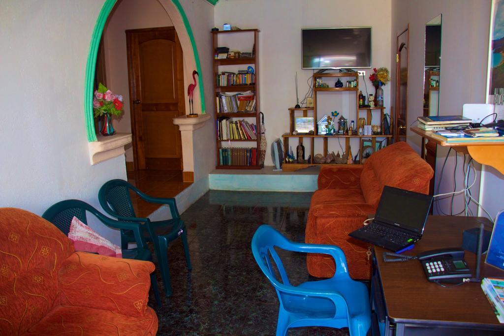 Hostal Nathaly 푸에르토 바케리조 모레노 외부 사진