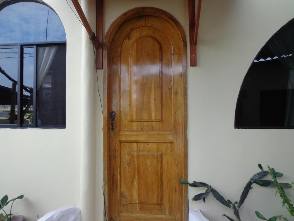 Hostal Nathaly 푸에르토 바케리조 모레노 외부 사진